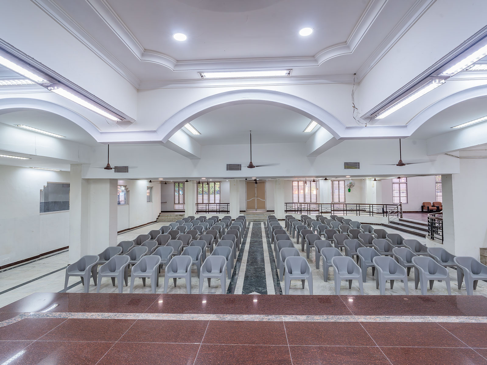 Main Hall – 350 Guests