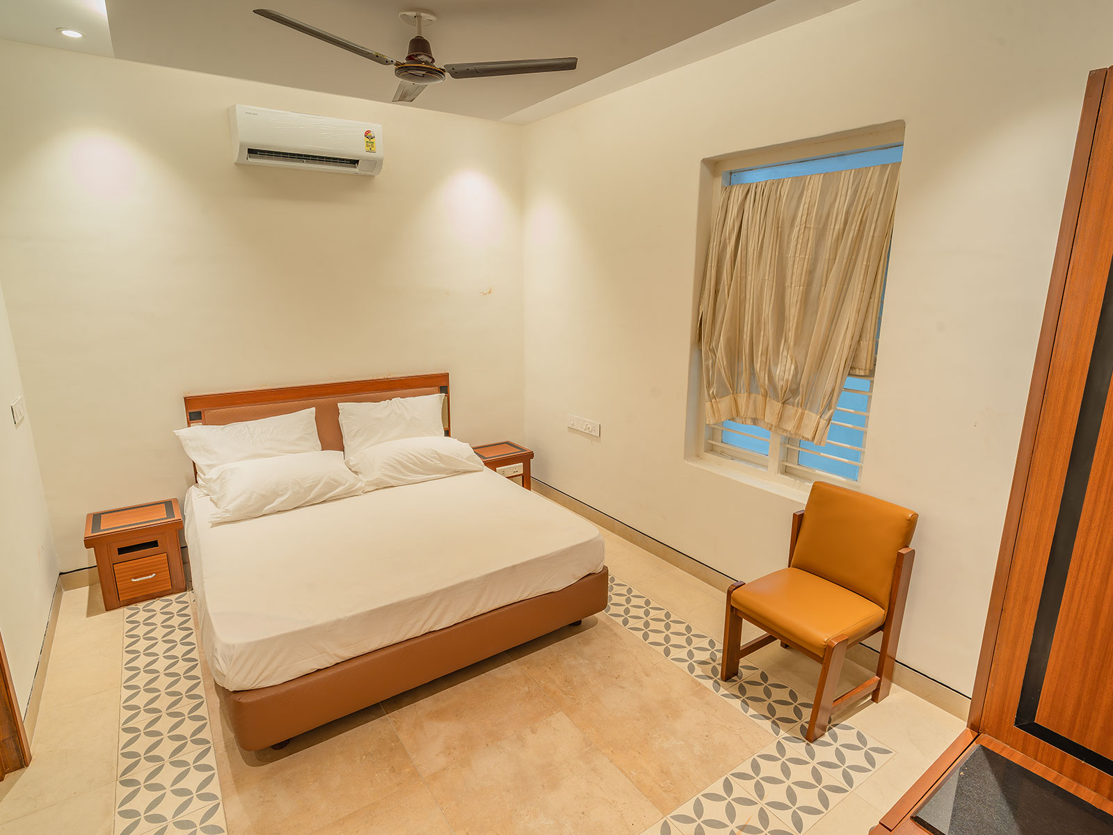 Clean modern Rooms with marble tiles